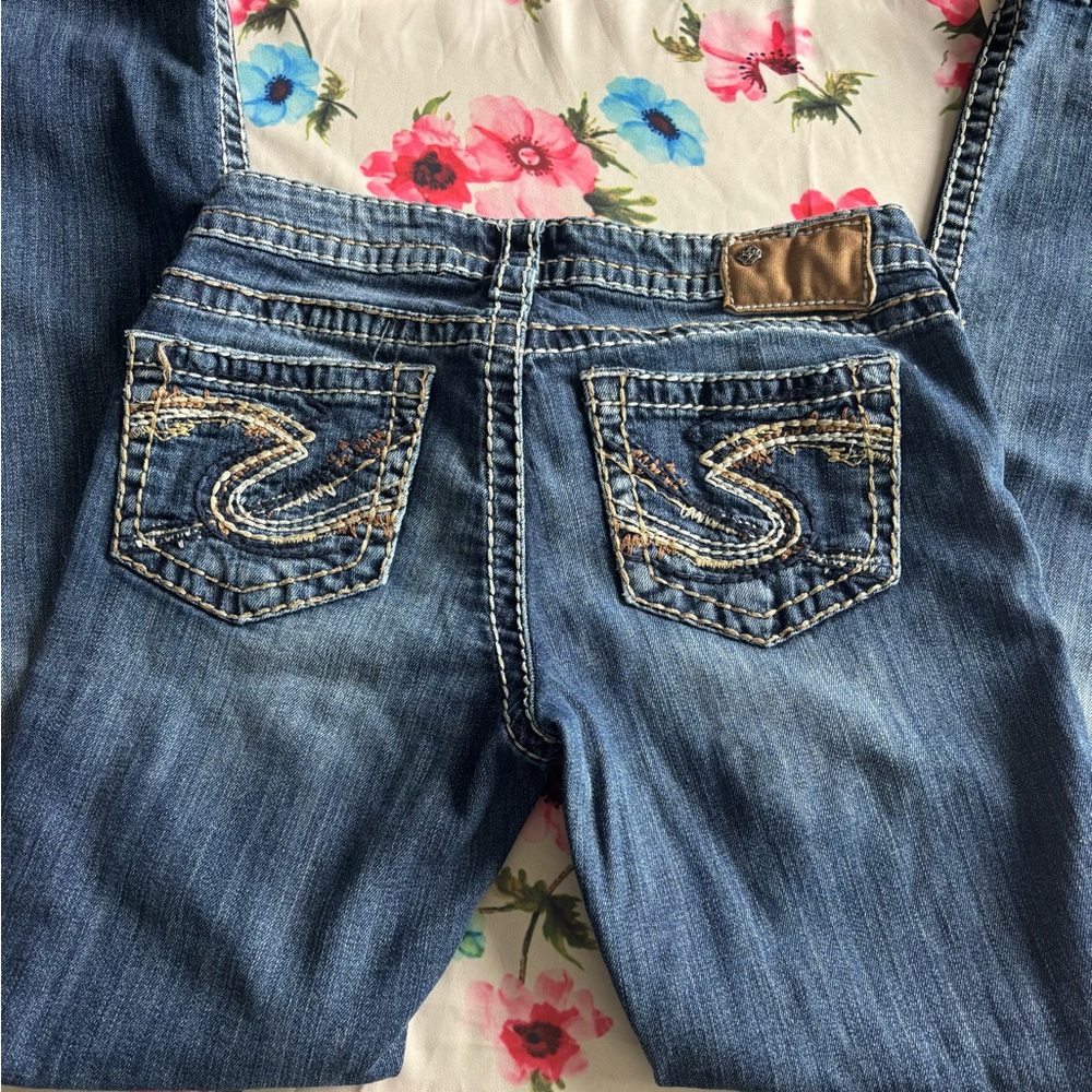 Silver Jeans Women's Medium Blue Embroidered Back Pocket Jeans